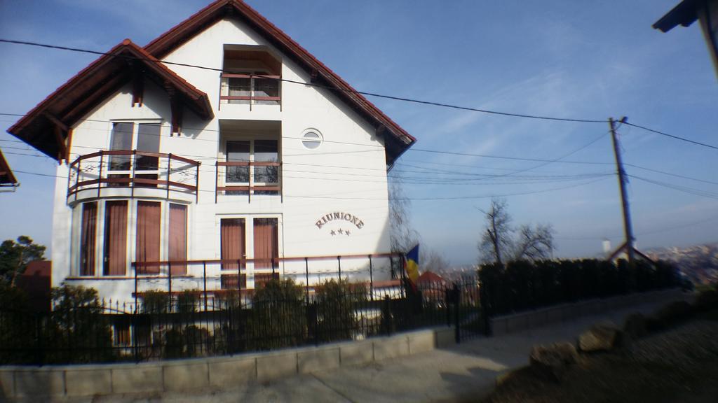 Pensiunea Riunione Braszów Zewnętrze zdjęcie
